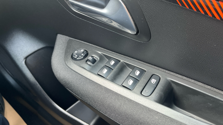 Peugeot 208 1.2 PureTech 100 Active Premium 5dr Petrol Hatchback